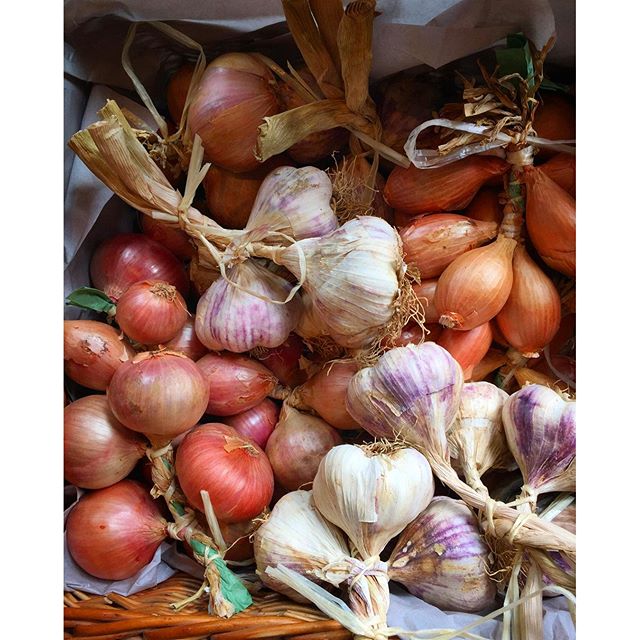 Garlic, onions and shallots straight from #France here in #BroadwayMarket #londonlife #freshveggies