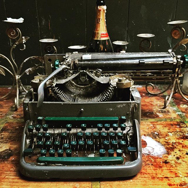 Cool old #typewriter - if I'd had to write my new book #TheHeadshotBible on this it would have taken me years to do. #vintage #oldschool #actors #acting #photooftheday #photography