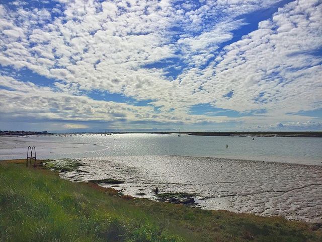 Early morning over the river Crouch in #Essex. A lovely place and lovely weather for a run. #jogging #photooftheday #landscapephotography #bigsky